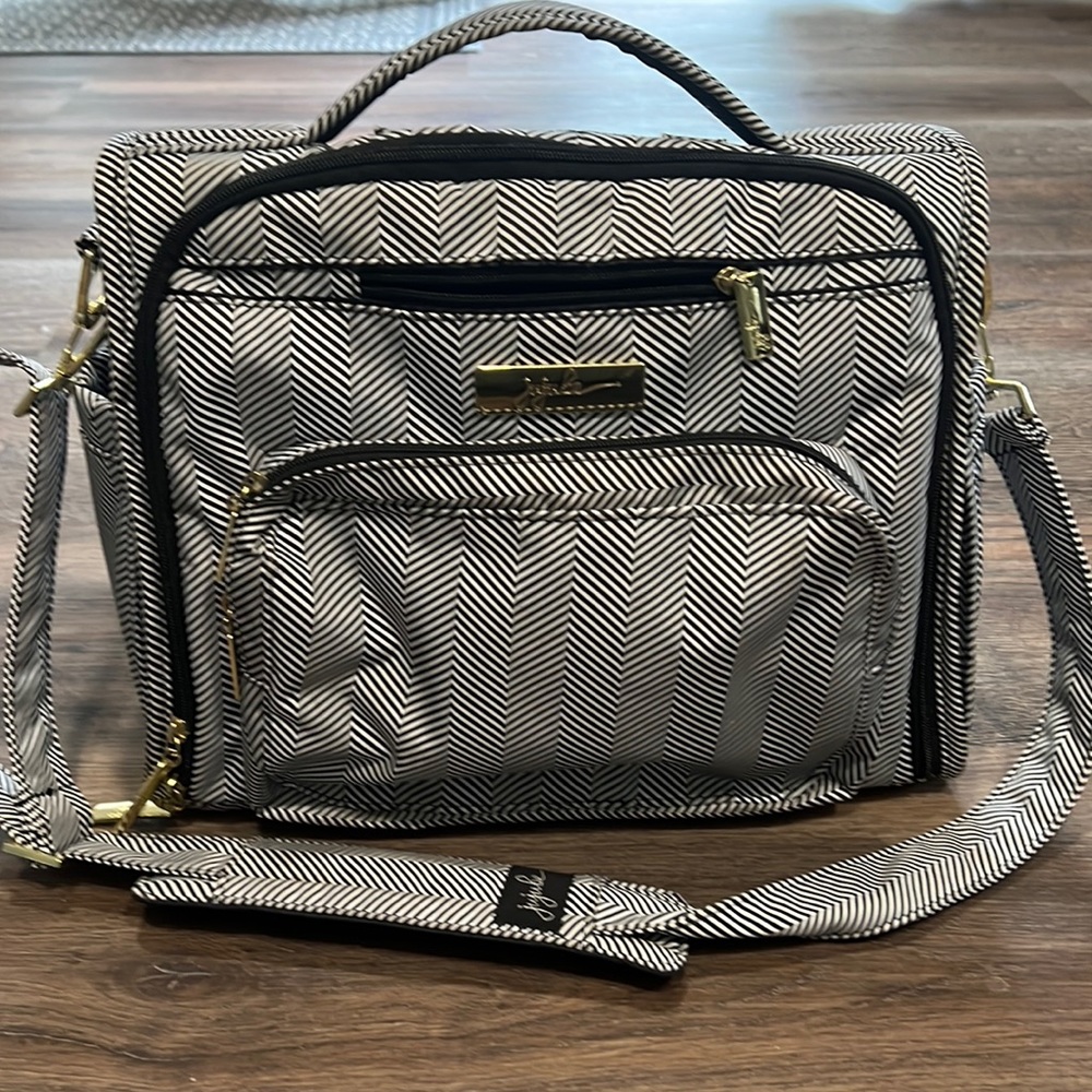 Jujube diaper bag, messenger style